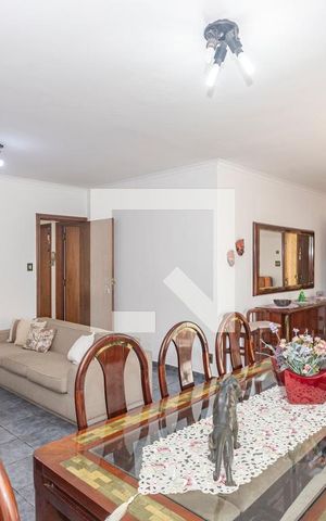 Casa para alugar com 240m², 3 quartos e 4 vagas Casa para alugar com 240m², 3 quartos e 4 vagasSala