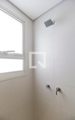 Apartamento à venda com 175m², 3 quartos e 3 vagas Apartamento à venda com 175m², 3 quartos e 3 vagasBanheiro da Suíte 2