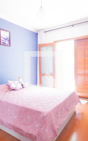 Casa à venda com 329m², 5 quartos e 3 vagas Casa à venda com 329m², 5 quartos e 3 vagasQuarto 3