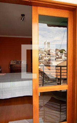 Casa à venda com 329m², 5 quartos e 3 vagas Casa à venda com 329m², 5 quartos e 3 vagasVaranda