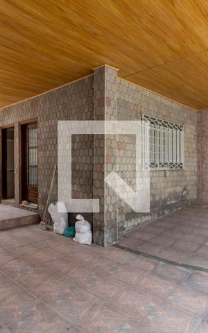 Casa à venda com 270m², 5 quartos e 2 vagas Casa à venda com 270m², 5 quartos e 2 vagasÁrea comum
