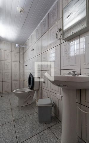 Casa à venda com 270m², 5 quartos e 2 vagas Casa à venda com 270m², 5 quartos e 2 vagasCasa 2 banheiro