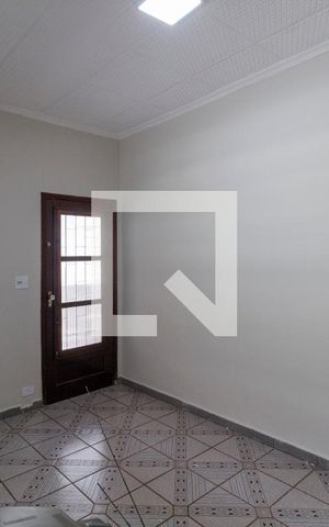 Casa à venda com 270m², 5 quartos e 2 vagas Casa à venda com 270m², 5 quartos e 2 vagasSala