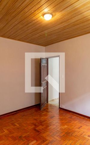 Casa à venda com 270m², 5 quartos e 2 vagas Casa à venda com 270m², 5 quartos e 2 vagasQuarto