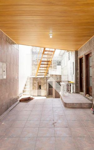 Casa à venda com 270m², 5 quartos e 2 vagas Casa à venda com 270m², 5 quartos e 2 vagasÁrea comum