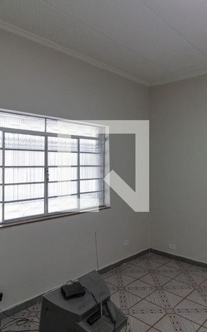 Casa à venda com 270m², 5 quartos e 2 vagas Casa à venda com 270m², 5 quartos e 2 vagasSala
