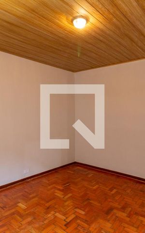 Casa à venda com 270m², 5 quartos e 2 vagas Casa à venda com 270m², 5 quartos e 2 vagasQuarto