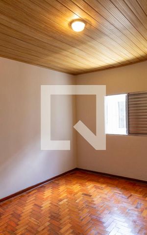 Casa à venda com 270m², 5 quartos e 2 vagas Casa à venda com 270m², 5 quartos e 2 vagasQuarto