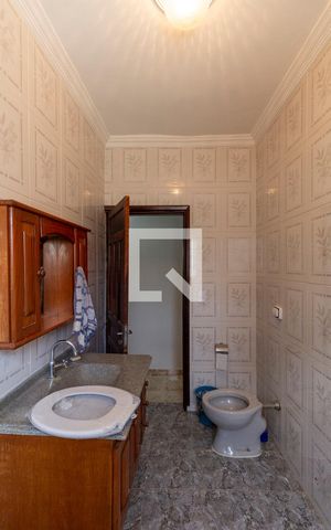 Casa à venda com 270m², 5 quartos e 2 vagas Casa à venda com 270m², 5 quartos e 2 vagasBanheiro