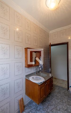 Casa à venda com 270m², 5 quartos e 2 vagas Casa à venda com 270m², 5 quartos e 2 vagasBanheiro