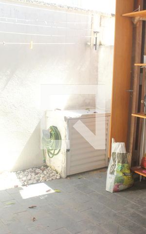 Casa de condomínio para alugar com 86m², 2 quartos e 1 vagaÁrea de Serviço