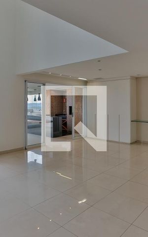 Apartamento para alugar com 220m², 3 quartos e 4 vagas Apartamento para alugar com 220m², 3 quartos e 4 vagasSala