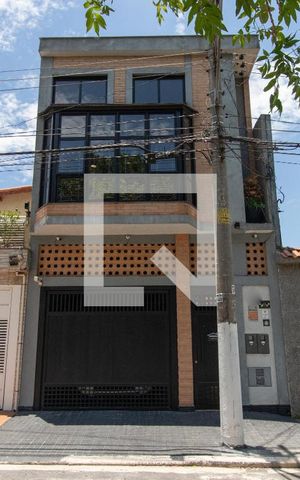 Casa à venda com 230m², 5 quartos e 2 vagas Casa à venda com 230m², 5 quartos e 2 vagasFachada