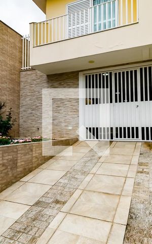 Casa à venda com 297m², 4 quartos e 6 vagas Casa à venda com 297m², 4 quartos e 6 vagasEntrada garagem
