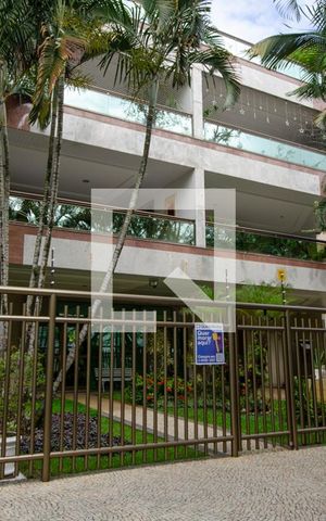 Apartamento à venda com 334m², 3 quartos e 2 vagas Apartamento à venda com 334m², 3 quartos e 2 vagasFachada