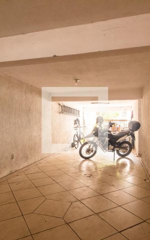 Casa à venda com 590m², 6 quartos e 3 vagas Casa à venda com 590m², 6 quartos e 3 vagasGaragem