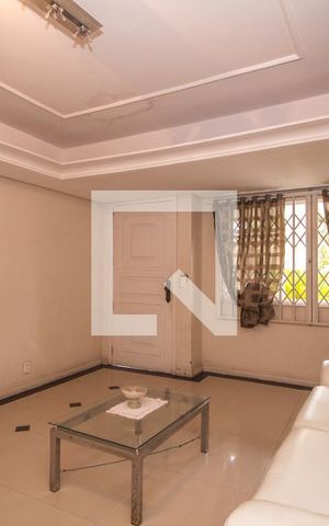 Casa à venda com 590m², 6 quartos e 3 vagas Casa à venda com 590m², 6 quartos e 3 vagasSala