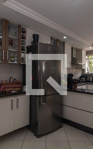 Casa à venda com 590m², 6 quartos e 3 vagas Casa à venda com 590m², 6 quartos e 3 vagasCozinha