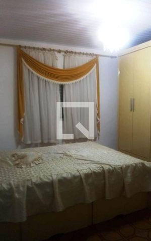 Casa à venda com 585m², 6 quartos e 4 vagas Casa à venda com 585m², 6 quartos e 4 vagasCasa principal - Quarto