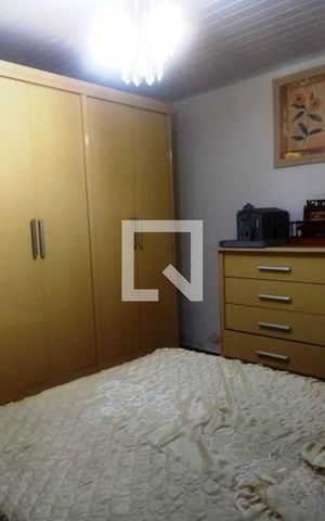 Casa à venda com 585m², 6 quartos e 4 vagas Casa à venda com 585m², 6 quartos e 4 vagasCasa principal - Quarto