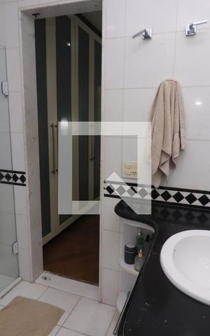 Apartamento à venda com 260m², 4 quartos e 3 vagasBanheiro da Suíte 2