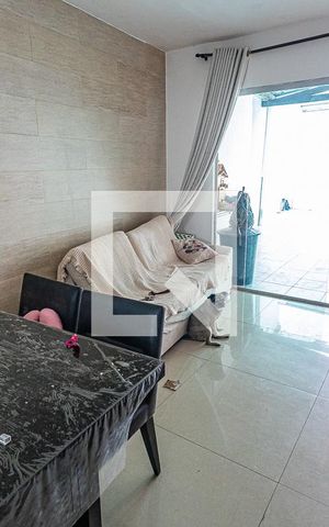 Casa para alugar com 100m², 2 quartos e 2 vagasSala