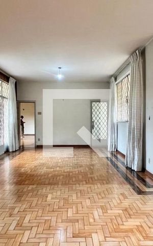 Casa à venda com 412m², 5 quartos e 2 vagas Casa à venda com 412m², 5 quartos e 2 vagasSala