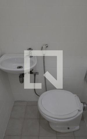 Apartamento à venda com 72m², 2 quartos e 2 vagasBanheiro de Serviço