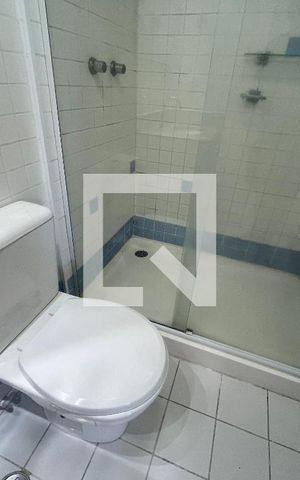 Apartamento para alugar com 53m², 2 quartos e 2 vagas Apartamento para alugar com 53m², 2 quartos e 2 vagasBanheiro