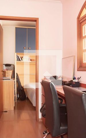Casa de condomínio à venda com 167m², 3 quartos e 1 vagaEscritório