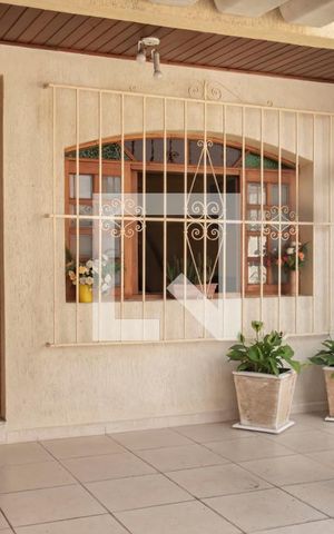 Casa de condomínio à venda com 167m², 3 quartos e 1 vagaFrente