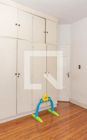 Casa à venda com 299m², 5 quartos e 5 vagas Casa à venda com 299m², 5 quartos e 5 vagasQuarto 2