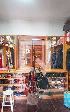 Casa à venda com 360m², 3 quartos e 2 vagasCloset da suíte