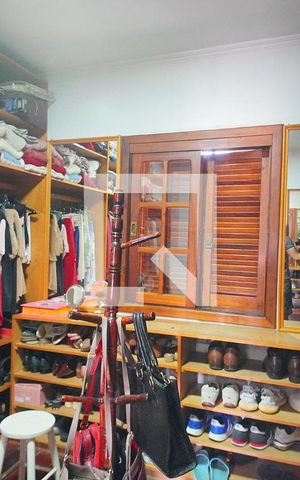 Casa à venda com 360m², 3 quartos e 2 vagasCloset da suíte
