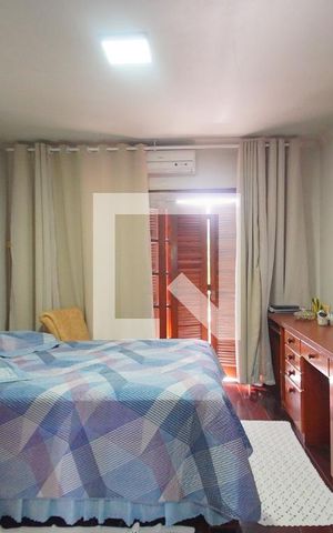 Casa à venda com 360m², 3 quartos e 2 vagasSuíte