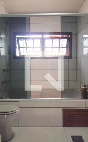 Casa à venda com 360m², 3 quartos e 2 vagasBanheiro da Suíte