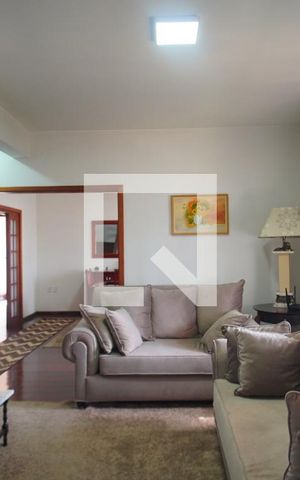 Casa à venda com 360m², 3 quartos e 2 vagasSala