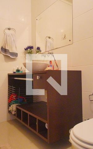 Casa à venda com 350m², 3 quartos e 5 vagas Casa à venda com 350m², 3 quartos e 5 vagasBanheiro 1