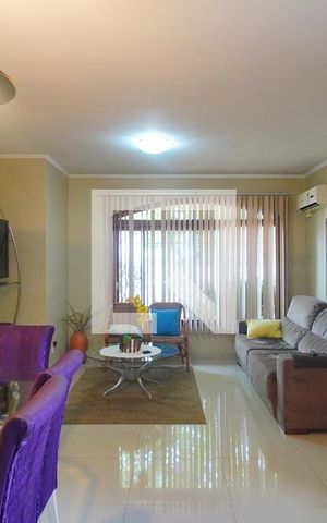 Casa à venda com 350m², 3 quartos e 5 vagas Casa à venda com 350m², 3 quartos e 5 vagassala
