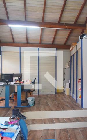 Casa à venda com 350m², 3 quartos e 5 vagas Casa à venda com 350m², 3 quartos e 5 vagasEscritório