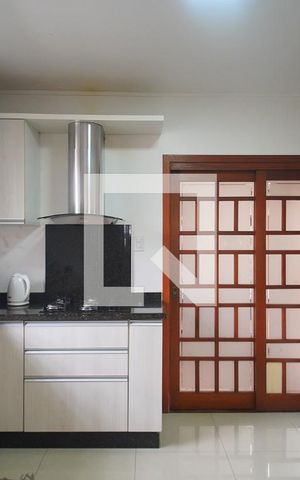 Casa à venda com 350m², 3 quartos e 5 vagas Casa à venda com 350m², 3 quartos e 5 vagasCozinha