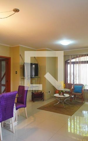 Casa à venda com 350m², 3 quartos e 5 vagas Casa à venda com 350m², 3 quartos e 5 vagasSala