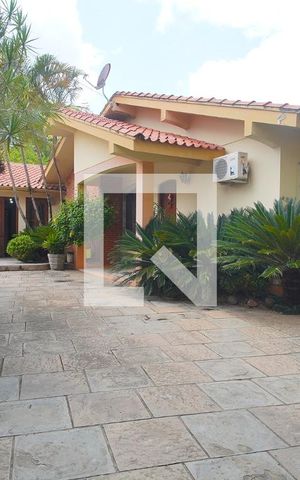 Casa à venda com 350m², 3 quartos e 5 vagas Casa à venda com 350m², 3 quartos e 5 vagasarea externa