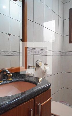 Casa à venda com 350m², 3 quartos e 5 vagas Casa à venda com 350m², 3 quartos e 5 vagasBanheiro 2