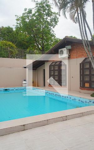 Casa à venda com 350m², 3 quartos e 5 vagas Casa à venda com 350m², 3 quartos e 5 vagasPiscina