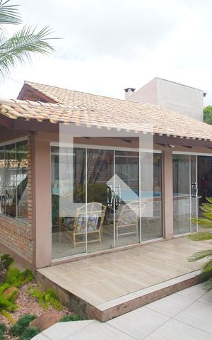 Casa à venda com 350m², 3 quartos e 5 vagas Casa à venda com 350m², 3 quartos e 5 vagasÁrea comum - Salão de festas