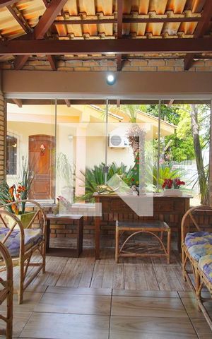 Casa à venda com 350m², 3 quartos e 5 vagas Casa à venda com 350m², 3 quartos e 5 vagasÁrea comum - Salão de festas