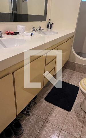 Casa para alugar com 350m², 3 quartos e 4 vagas Casa para alugar com 350m², 3 quartos e 4 vagasBanheiro