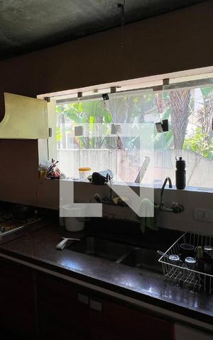 Casa para alugar com 350m², 3 quartos e 4 vagas Casa para alugar com 350m², 3 quartos e 4 vagasCozinha