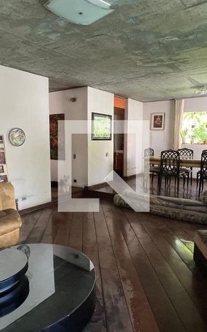Casa para alugar com 350m², 3 quartos e 4 vagas Casa para alugar com 350m², 3 quartos e 4 vagasSala